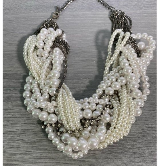 New Woman Small Adjustable Faux Pearl With Diamonds Necklace - Picture 6 of 6